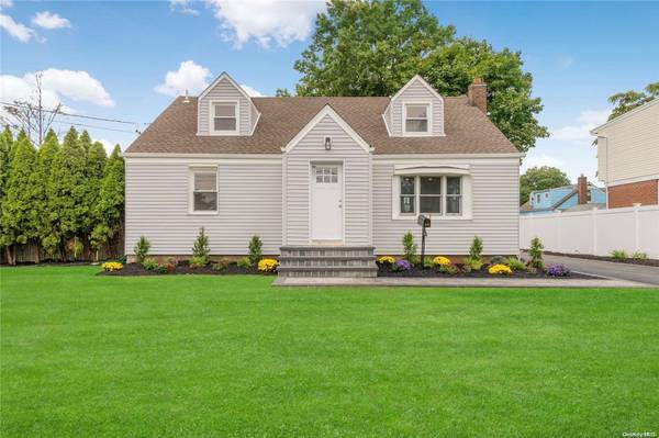 420 Maple AVE, Uniondale, NY 11553