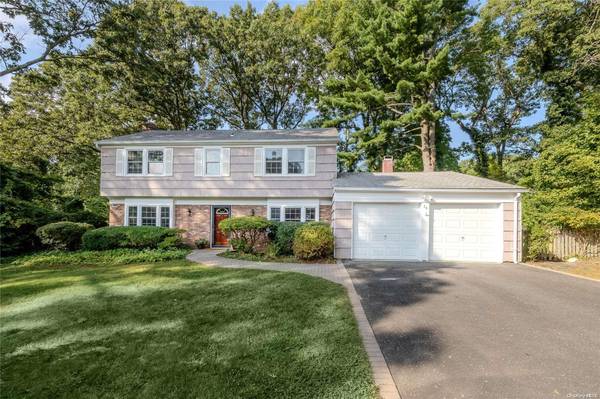 36 Seabrook LN, Stony Brook, NY 11790