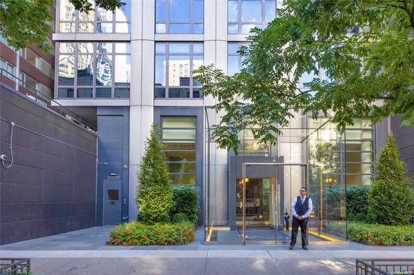 310 W 52nd ST #12D, New York, NY 10019