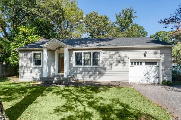 31 Half Mile RD, Middle Island, NY 11953