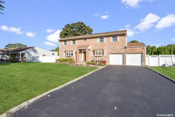 52 Steven PL, Smithtown, NY 11787