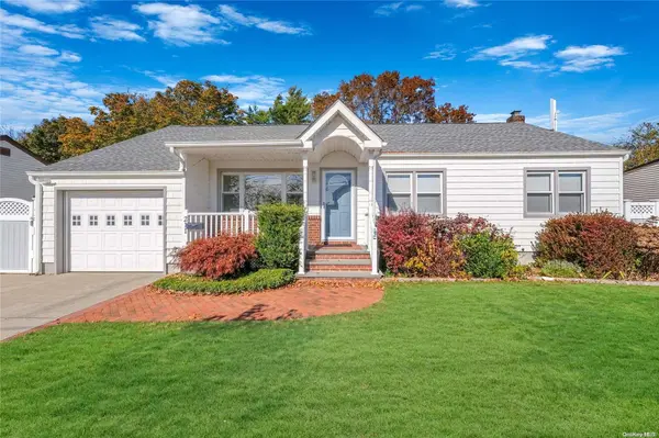 211 Cedar, Copiague, NY 11726