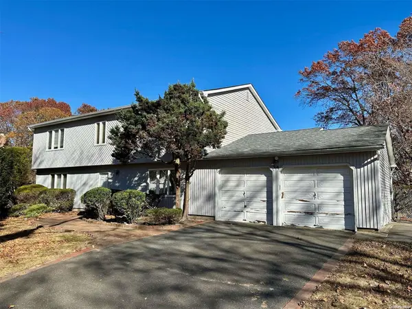 24 Timbercrest LN, South Setauket, NY 11720