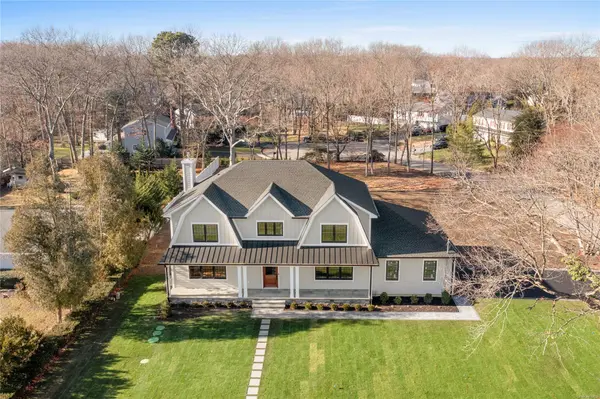 20 Winston DR, Smithtown, NY 11787