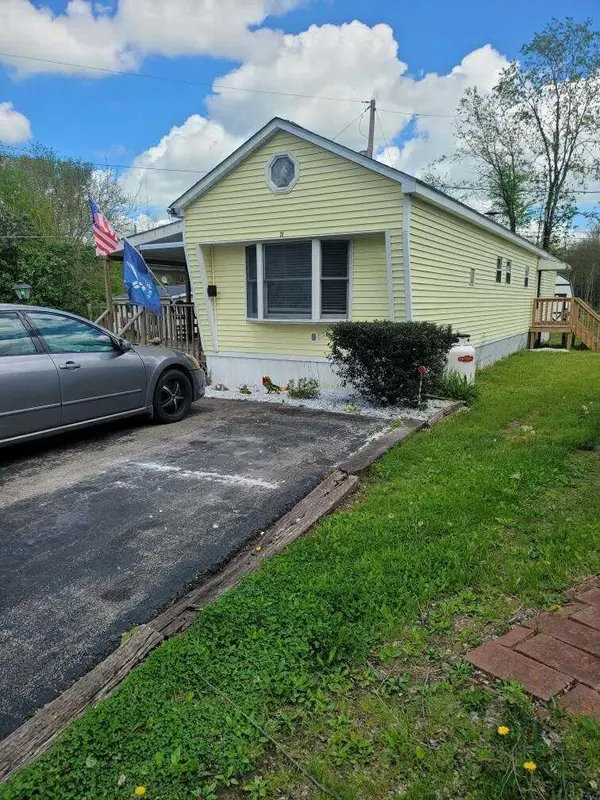 11 PINE GROVE DR, Poughquag, NY 12570