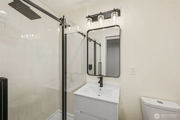 7776 Highland Park Way SW #B, Seattle, WA 98106
