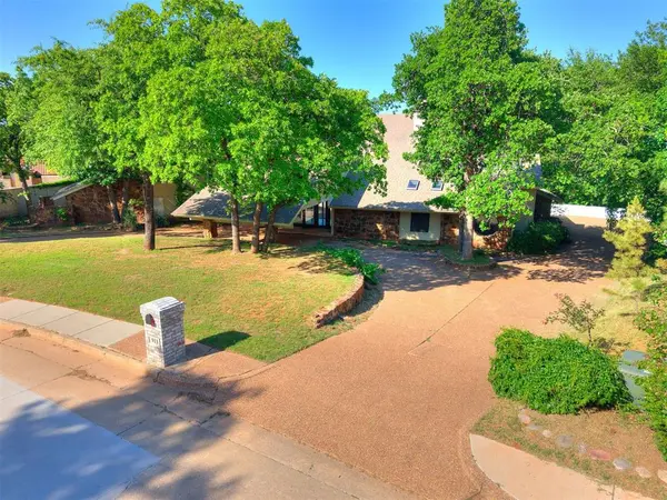 913 Oak Tree DR, Edmond, OK 73025