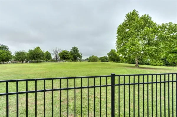 11017 NW 116th ST, Yukon, OK 73099