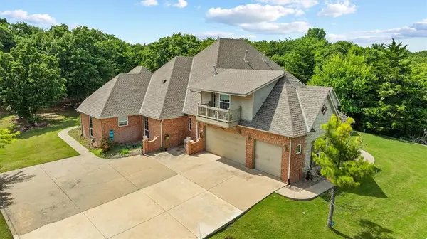 6405 Valley Ridge DR, Edmond, OK 73034