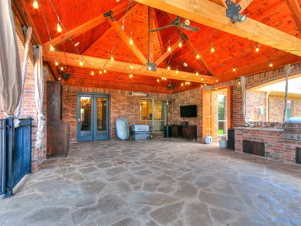 14401 Yorkshire LN, Oklahoma City, OK 73142
