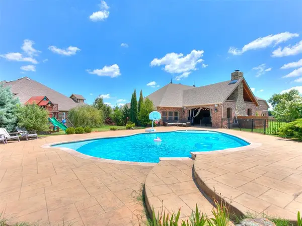 14401 Yorkshire LN, Oklahoma City, OK 73142