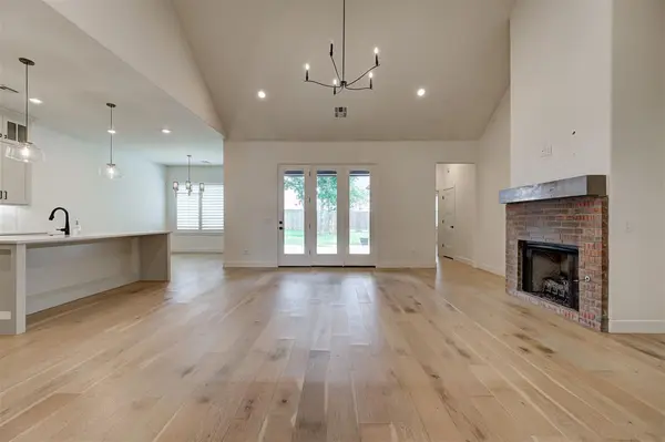 3916 Stone Hill LN, Edmond, OK 73034