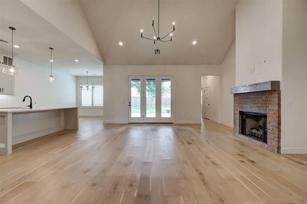 3916 Stone Hill LN, Edmond, OK 73034