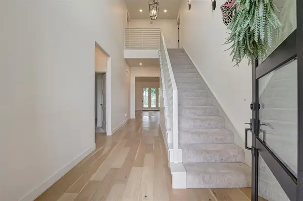 3916 Stone Hill LN, Edmond, OK 73034