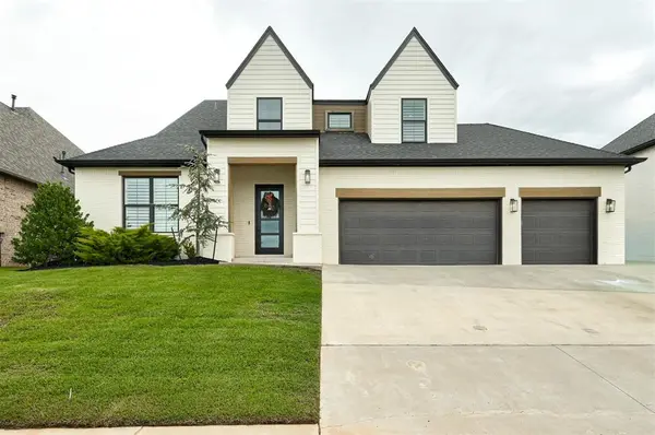 3916 Stone Hill LN, Edmond, OK 73034