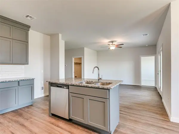 1713 Oak WAY, Tuttle, OK 73089