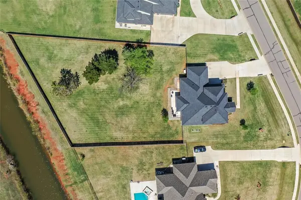 22297 Forester LN, Edmond, OK 73025