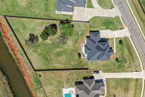 22297 Forester LN, Edmond, OK 73025