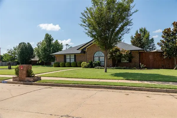 1612 Glacier LN, Edmond, OK 73003