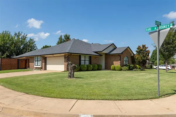 1612 Glacier LN, Edmond, OK 73003