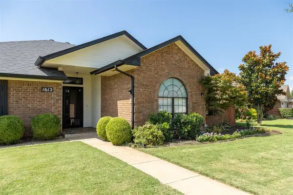 1612 Glacier LN, Edmond, OK 73003