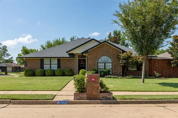 1612 Glacier LN, Edmond, OK 73003