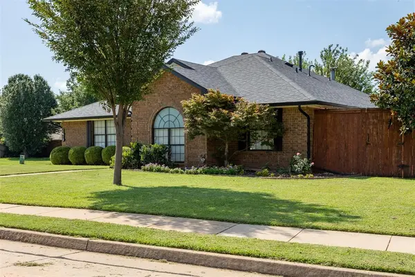 1612 Glacier LN, Edmond, OK 73003