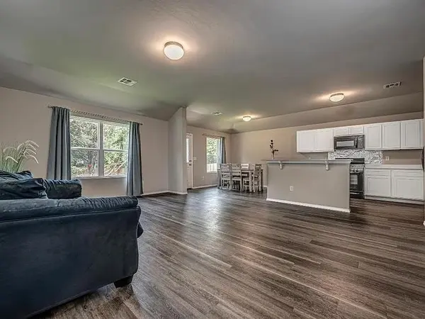 1332 Dustin DR, Edmond, OK 73003