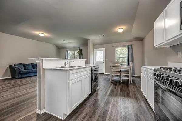 1332 Dustin DR, Edmond, OK 73003