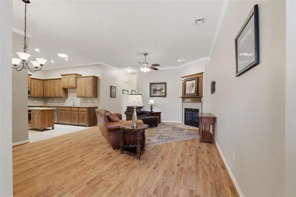 301 E Ostin TER, Mustang, OK 73064