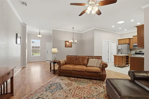301 E Ostin TER, Mustang, OK 73064