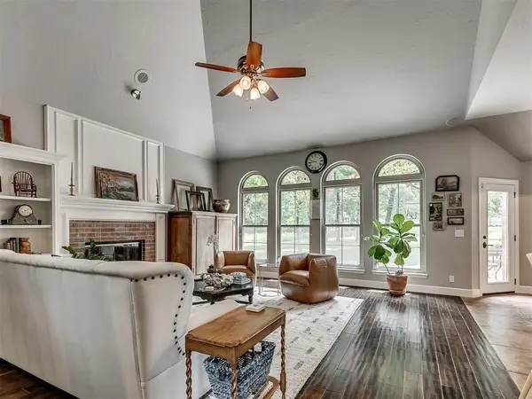 10049 Hidden Hollow LN, Oklahoma City, OK 73151