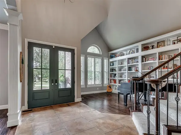 10049 Hidden Hollow LN, Oklahoma City, OK 73151