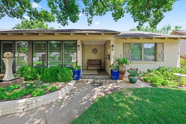 2221 NW 56th ST, Oklahoma City, OK 73112