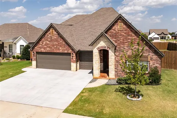 300 Bray LN, Yukon, OK 73099