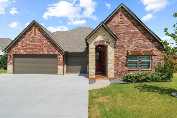 300 Bray LN, Yukon, OK 73099