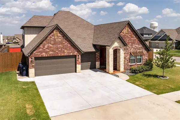 300 Bray LN, Yukon, OK 73099