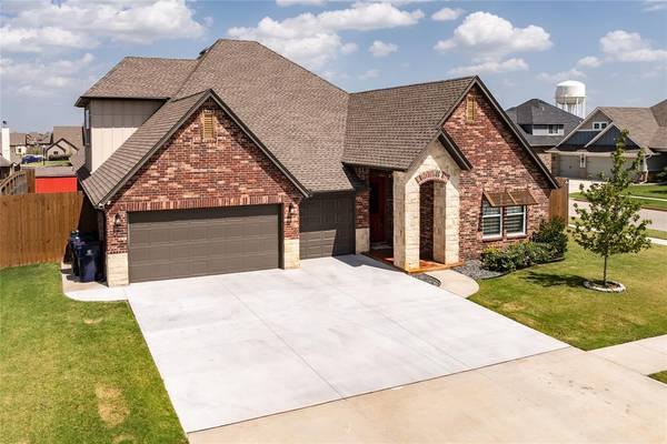 300 Bray LN, Yukon, OK 73099