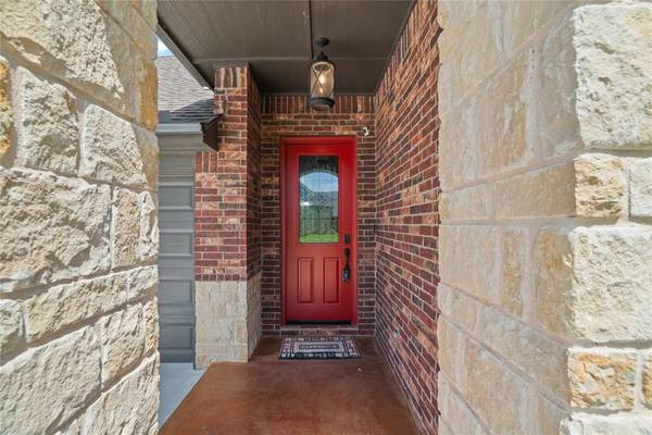 300 Bray LN, Yukon, OK 73099