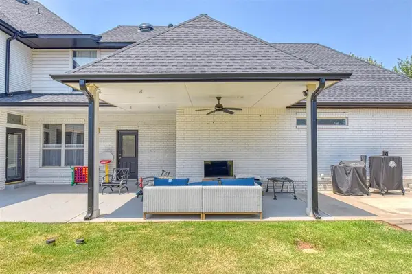 800 NW 145th CIR, Edmond, OK 73013