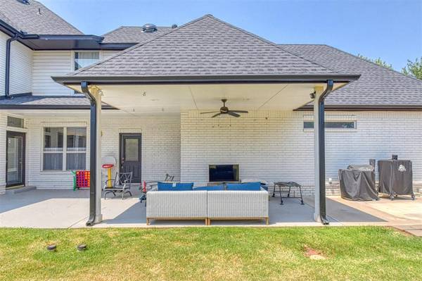 800 NW 145th CIR, Edmond, OK 73013