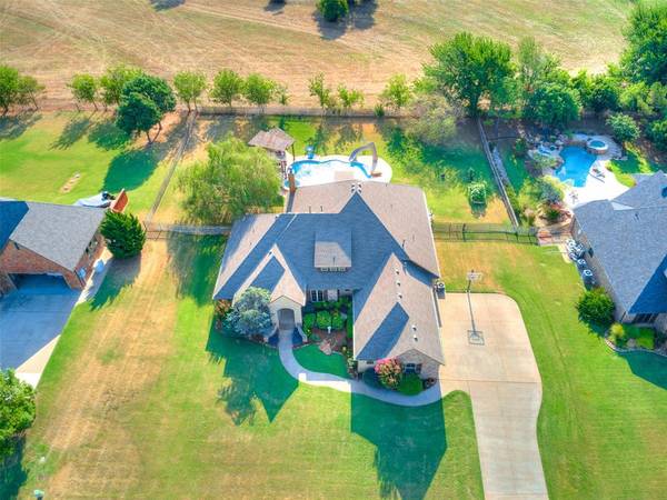 22982 Crossfield CT, Edmond, OK 73025