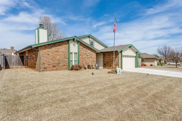 113 E Snowmass DR, Yukon, OK 73099