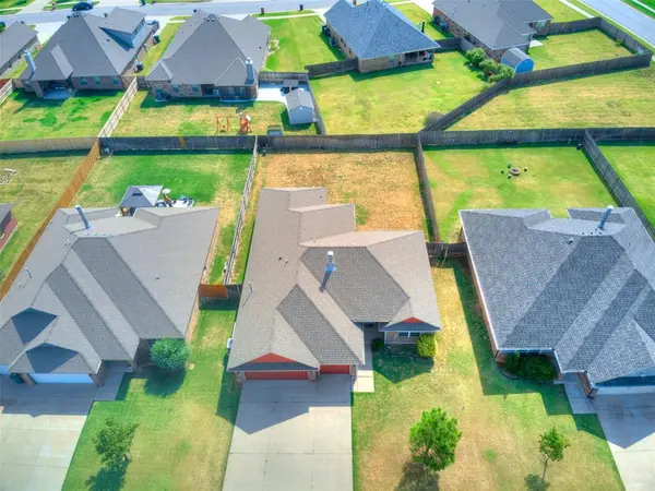 708 Redvine RD, Yukon, OK 73099