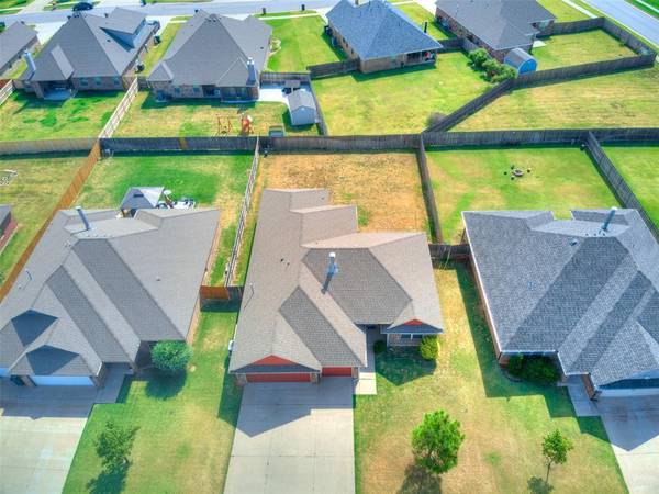708 Redvine RD, Yukon, OK 73099