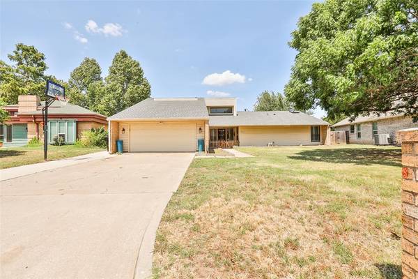 225 SE 28th ST, Moore, OK 73160