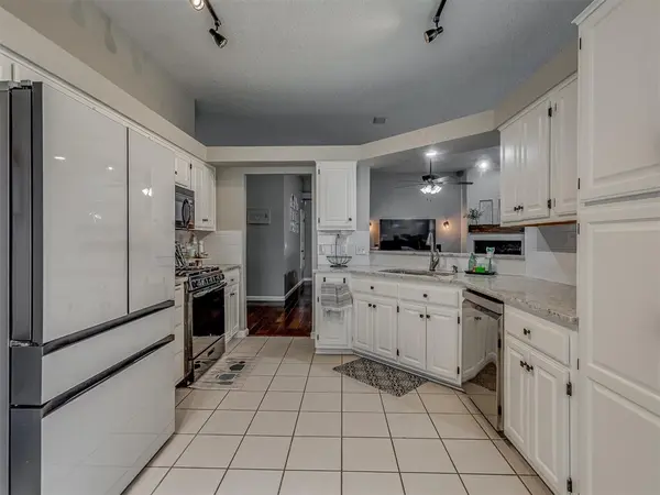 1617 Pinnacle LN, Edmond, OK 73003