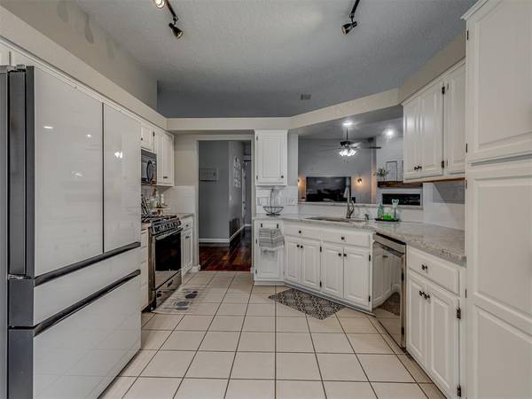 1617 Pinnacle LN, Edmond, OK 73003