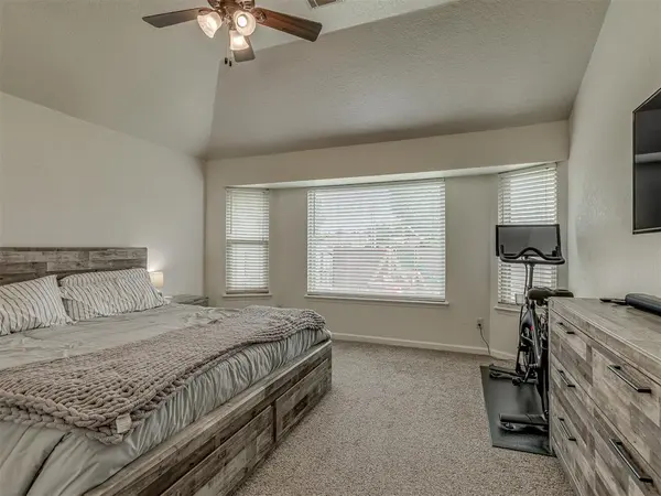 1617 Pinnacle LN, Edmond, OK 73003