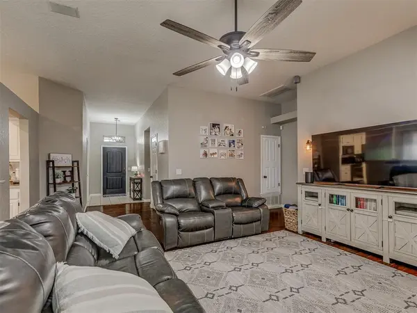 1617 Pinnacle LN, Edmond, OK 73003